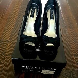 NIB White House Black Market Ray Heels 👠 size 6